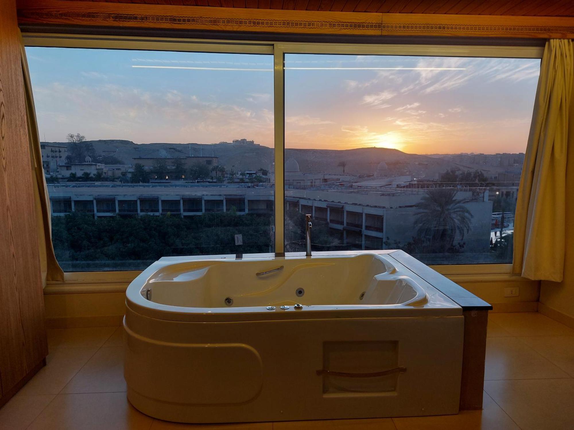 Doudou Pyramids View Hotel Kafrat al Jabal ภายนอก รูปภาพ