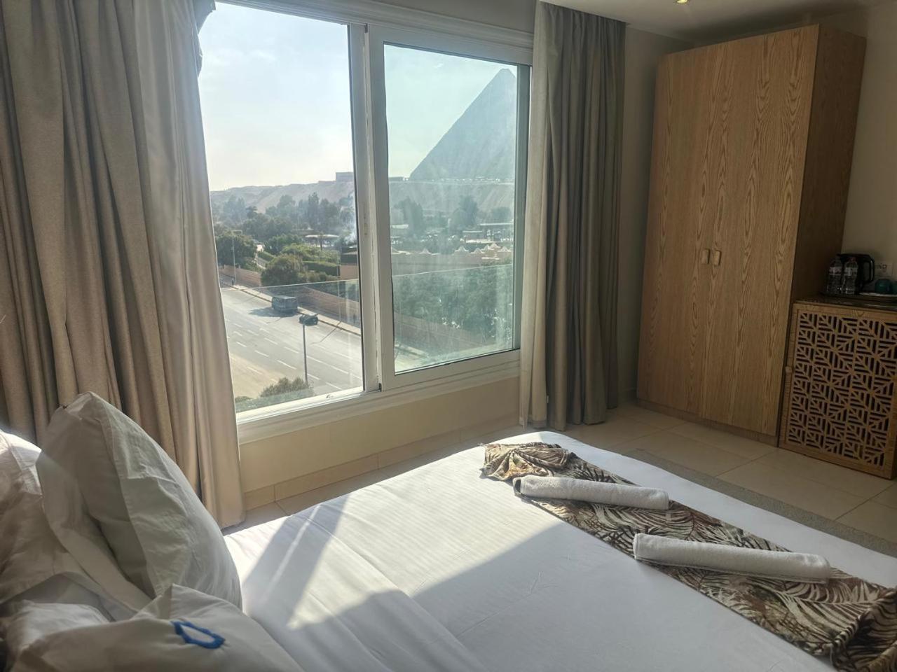 Doudou Pyramids View Hotel Kafrat al Jabal ภายนอก รูปภาพ