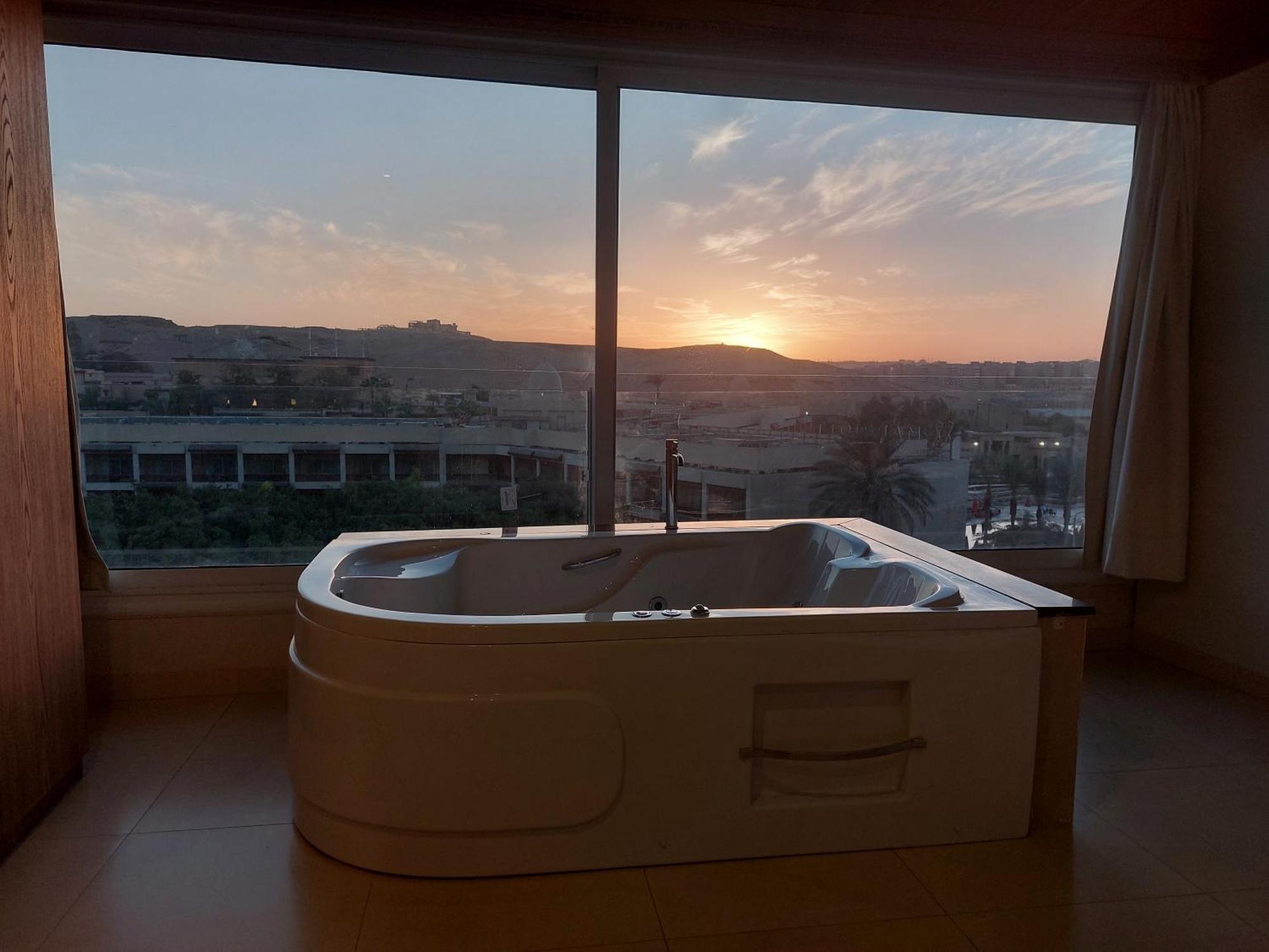 Doudou Pyramids View Hotel Kafrat al Jabal ภายนอก รูปภาพ